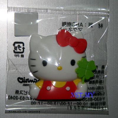Kitty and Clover Leaf Magnet